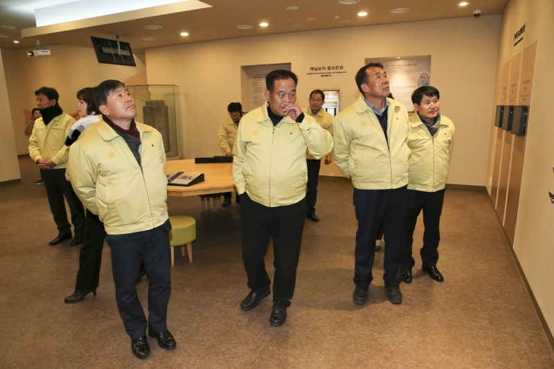 20180111-094[AP7U1383-구미시의회 의원 신라불교초전지 현장방문.JPG