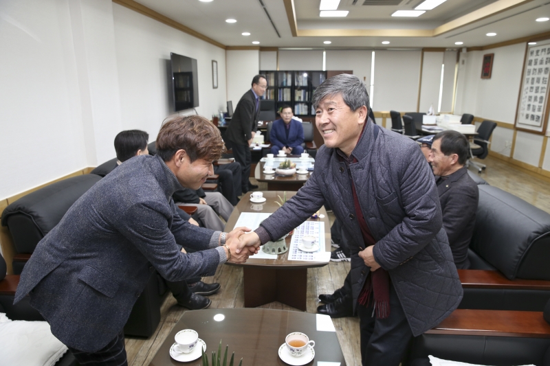 20180129-012[AP7U2057-농촌지도자 구미시연합회장단 의회방문.JPG
