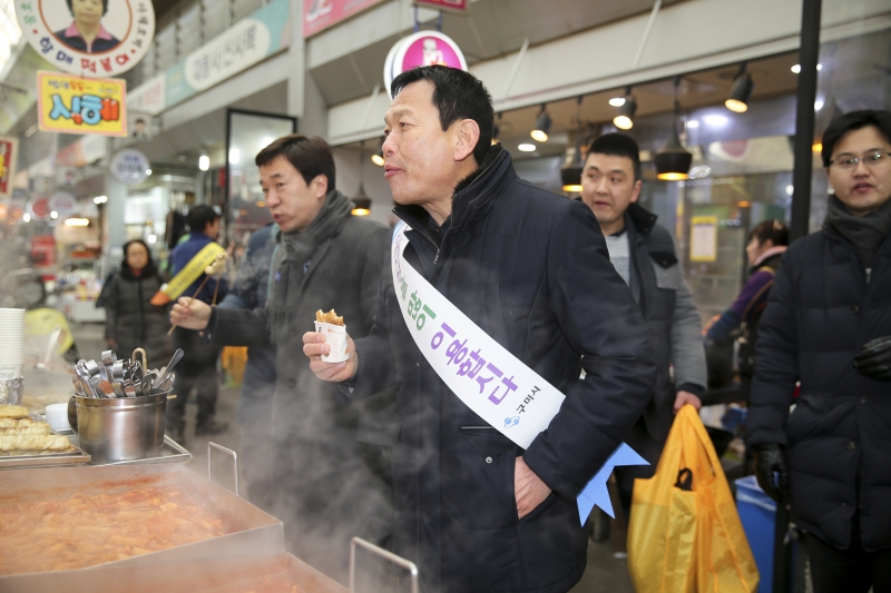 20180208-020[AP7U2471-설맞이 전통시장 장보기 행사.JPG