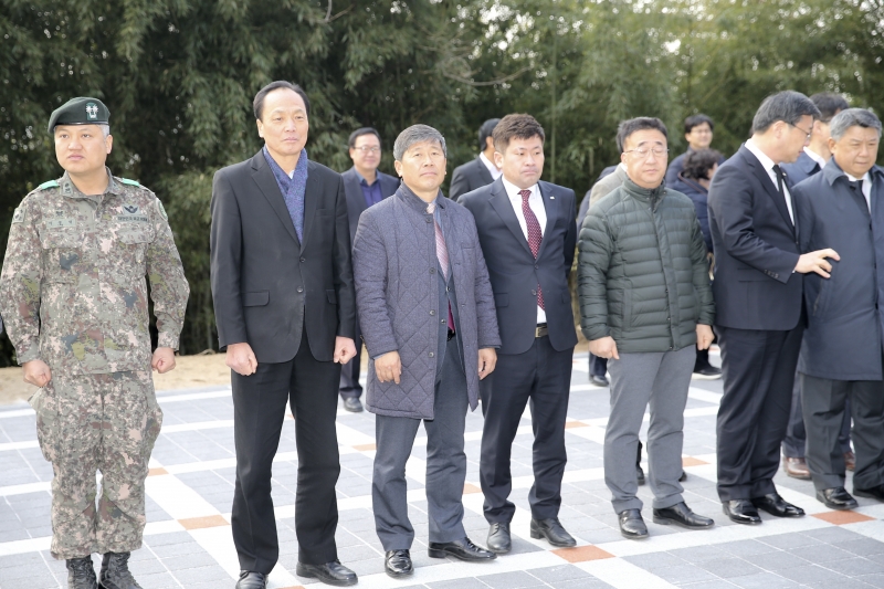 20180301-035[AP7U2879-3.1절 기념 선산 독립유공자비 13위 추념.JPG