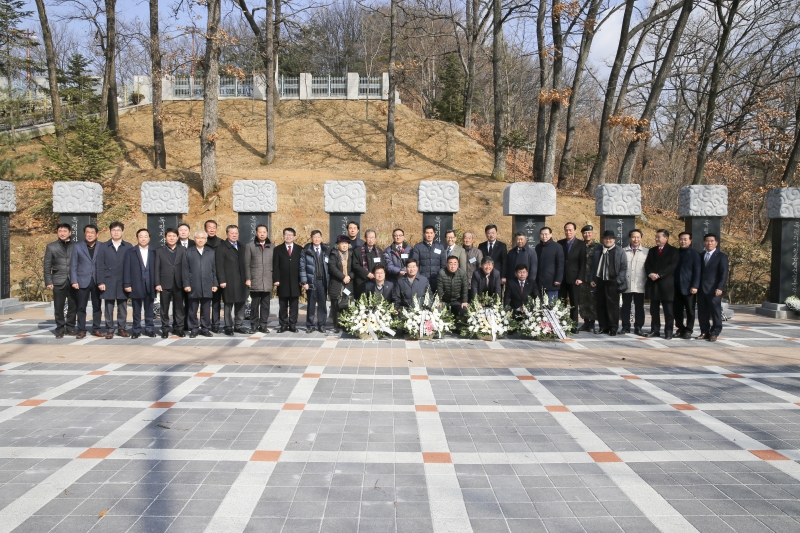 20180301-051[AP7U2906-3.1절 기념 선산 독립유공자비 13위 추념.JPG