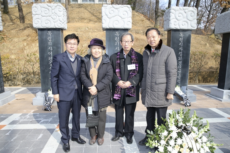 20180301-057[AP7U2916-3.1절 기념 선산 독립유공자비 13위 추념.JPG