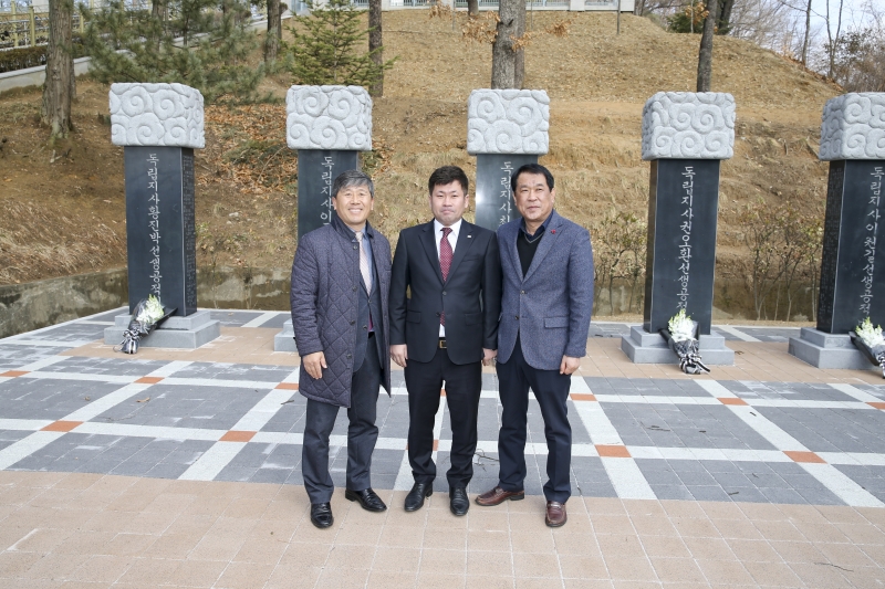 20180301-058[AP7U2918-3.1절 기념 선산 독립유공자비 13위 추념.JPG