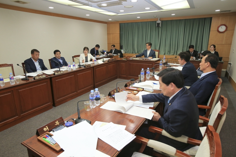 20180426-015[AP7U5211-제221회 임시회 기획행정위원회 조례안 심사활동.JPG