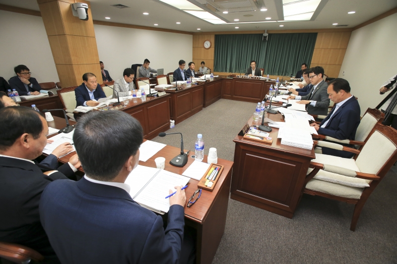 20180501-020[AP7U5478-제221회 임시회 예산결산특별위원회 2018년도 제1회 추가경정예산안 심사활동.JPG