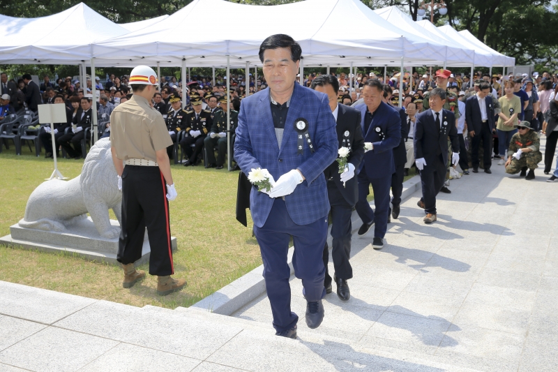 20180606-021[AP7U5662-제63회 현충일 추념식.JPG