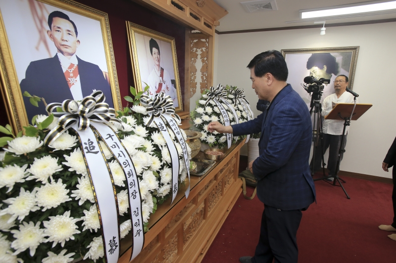 20180606-008[AP7U5617-제63회 현충일 추념 박대통령 생가 참배.JPG