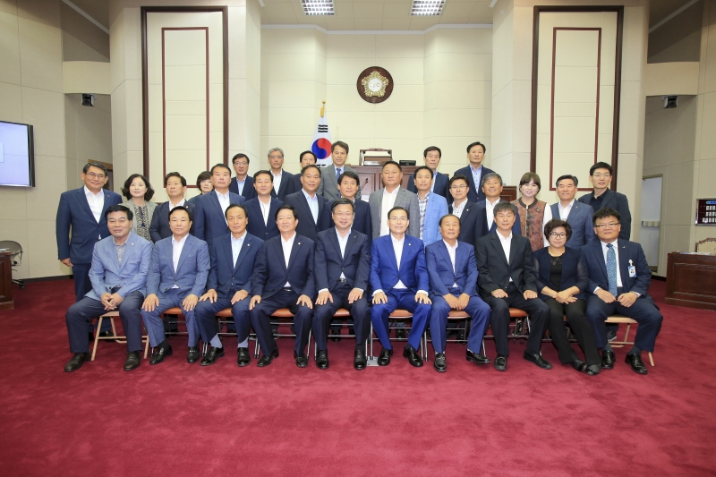 20180625-022[AP7U6245-제7대 구미시의회 폐원 기념촬영.JPG