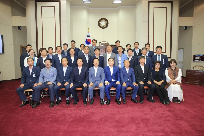 20180625-025[AP7U6248-제7대 구미시의회 폐원 기념촬영.JPG