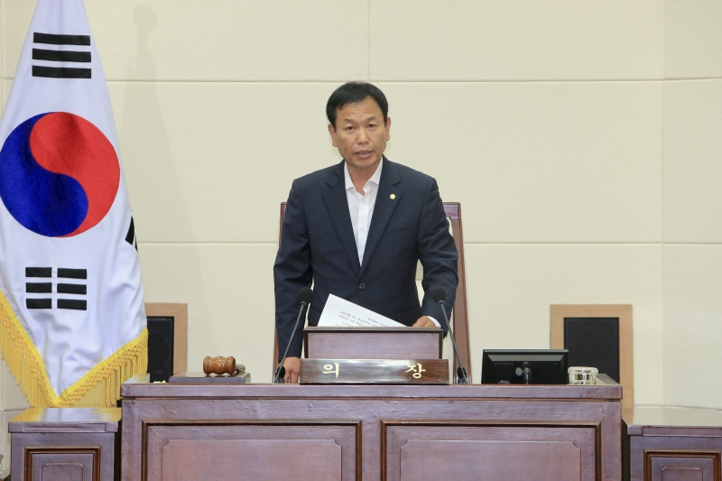 20180702-006[AP7U6478-제223회 임시회 제1차 본회의시 박교상 임시의장 회의주재.JPG