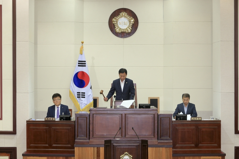 20180702-007[AP7U6479-제223회 임시회 제1차 본회의시 박교상 임시의장 회의주재.JPG