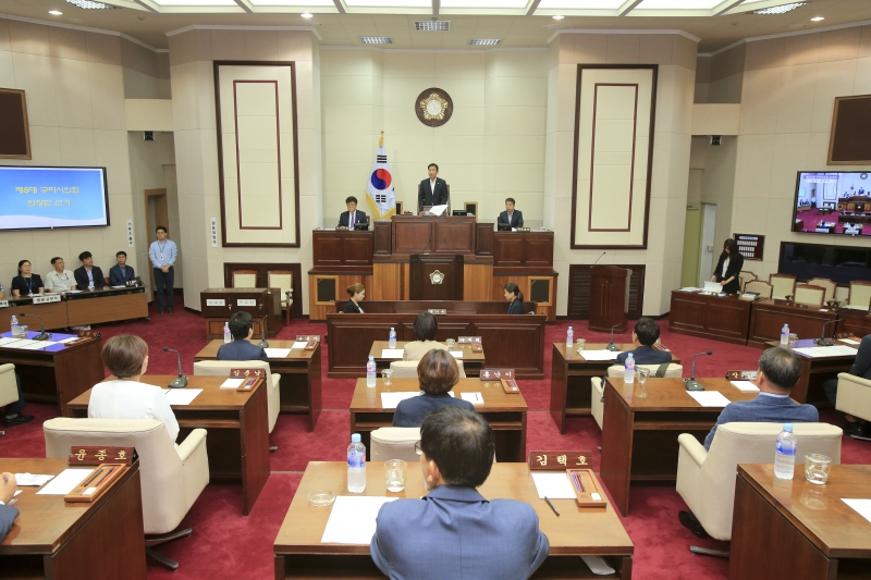 20180702-011[AP7U6485-제223회 임시회 제1차 본회의시 박교상 임시의장 회의주재.JPG