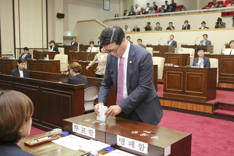 20180702-029[536A9996-제223회 임시회 제1차 본회의시 의장선거.JPG