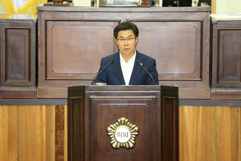 20180704-046[AP7U6899-제223회 임시회 제2차 본회의시 의회운영위원장에 당선된 강승수 의원 당선인사.JPG