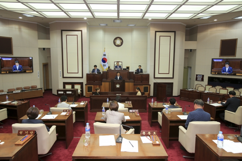 20180704-048[AP7U6905-제223회 임시회 제2차 본회의시 의회운영위원장에 당선된 강승수 의원 당선인사.JPG