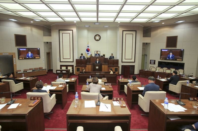 20180704-049[AP7U6907-제223회 임시회 제2차 본회의시 의회운영위원장에 당선된 강승수 의원 당선인사.JPG