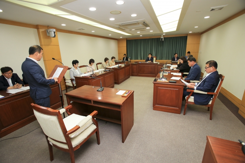20180705-036[AP7U7054-폐회중 의회운영위원회 활동.JPG