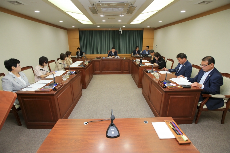 20180705-035[AP7U7024-폐회중 의회운영위원회 활동.JPG