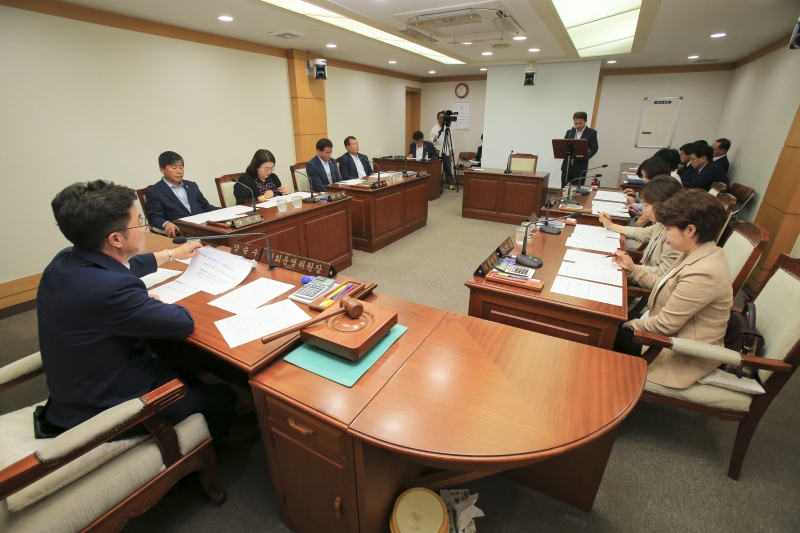 20180705-039[AP7U7060-폐회중 의회운영위원회 활동.JPG