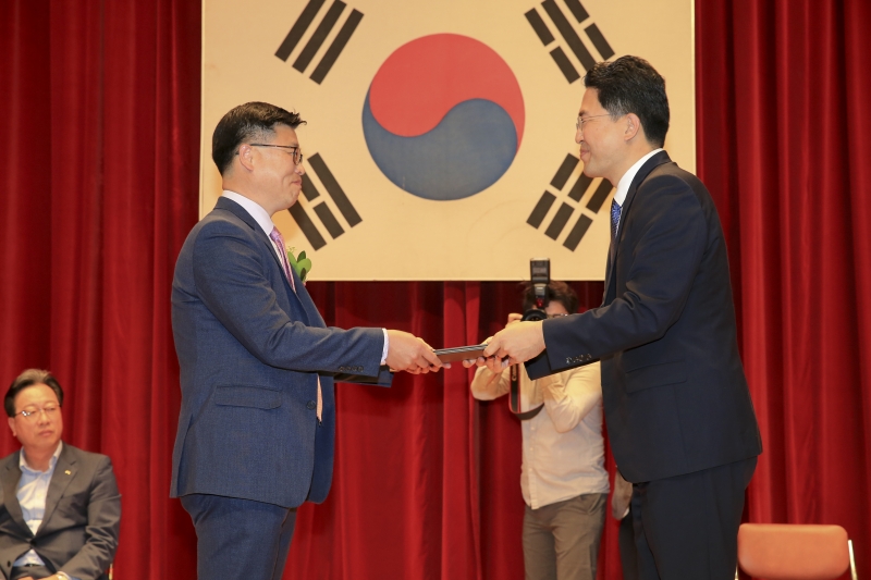 20180615-056[AP7U5756-제7회 전국동시지방선거 당선자 교부식.JPG
