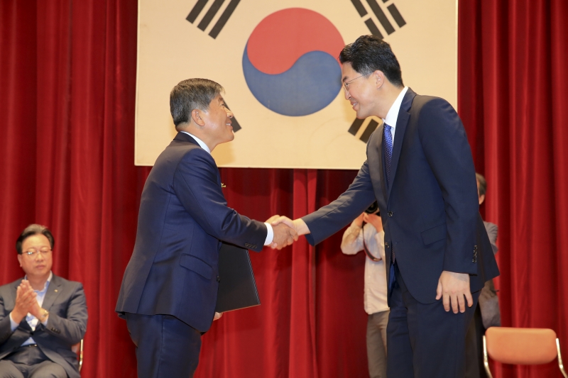 20180615-136[AP7U5844-제7회 전국동시지방선거 당선자 교부식.JPG