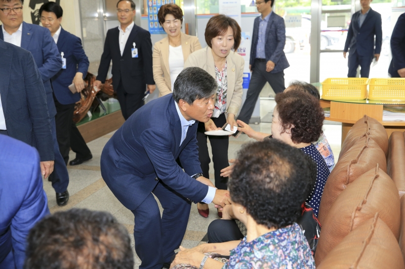20180705-085[AP7U7126-구미시의회 의장단 일행 대한노인회 구미시지회 인사차 방문.JPG