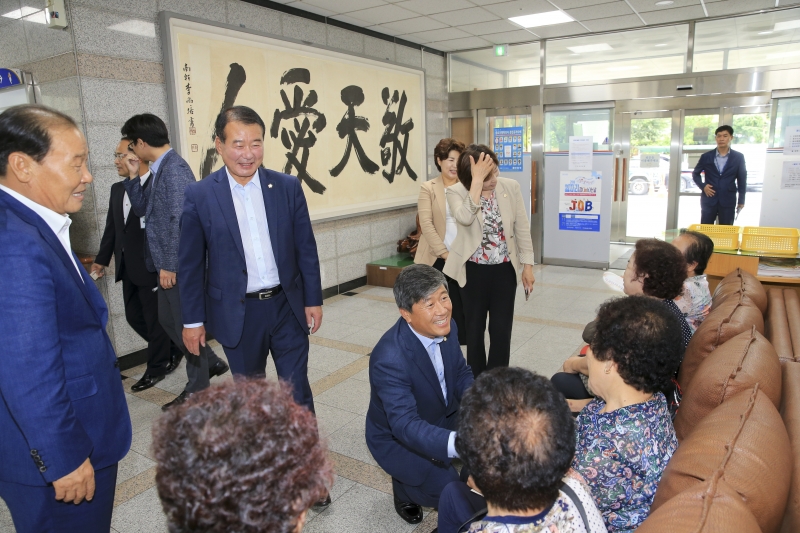 20180705-086[AP7U7129-구미시의회 의장단 일행 대한노인회 구미시지회 인사차 방문.JPG