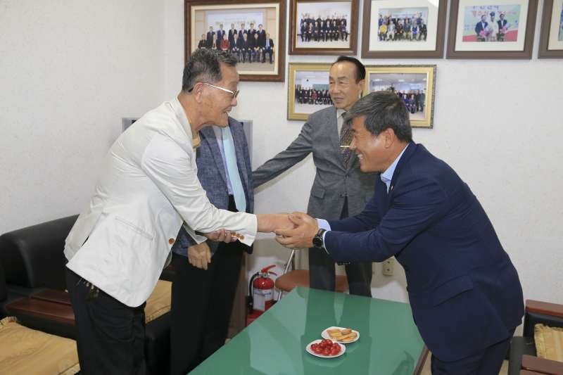 20180705-097[AP7U7154-구미시의회 의장단 일행 대한노인회 구미시지회 인사차 방문.JPG