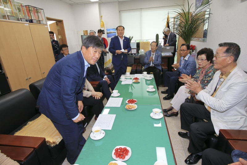 20180705-111[AP7U7185-구미시의회 의장단 일행 대한노인회 구미시지회 인사차 방문.JPG