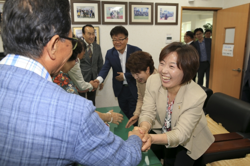 20180705-101[AP7U7162-구미시의회 의장단 일행 대한노인회 구미시지회 인사차 방문.JPG