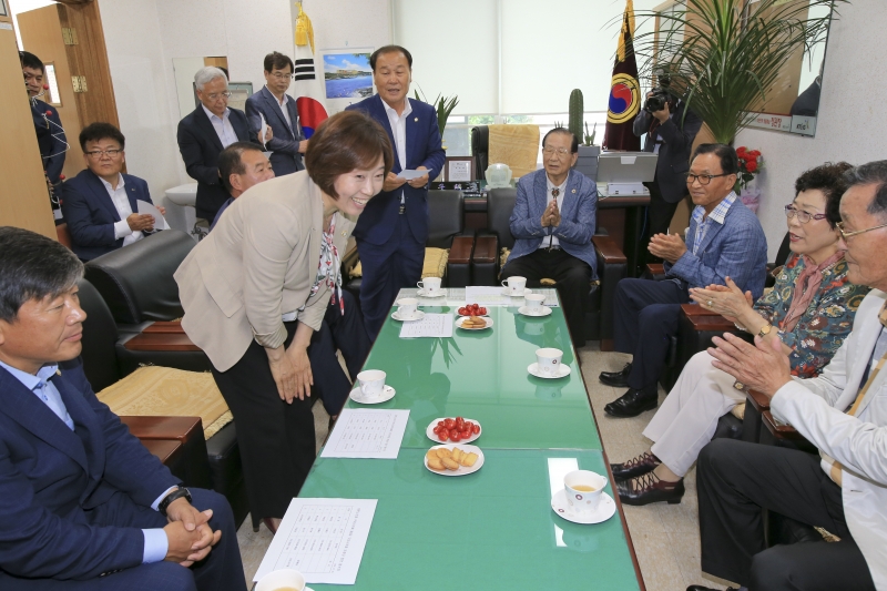 20180705-110[AP7U7183-구미시의회 의장단 일행 대한노인회 구미시지회 인사차 방문.JPG