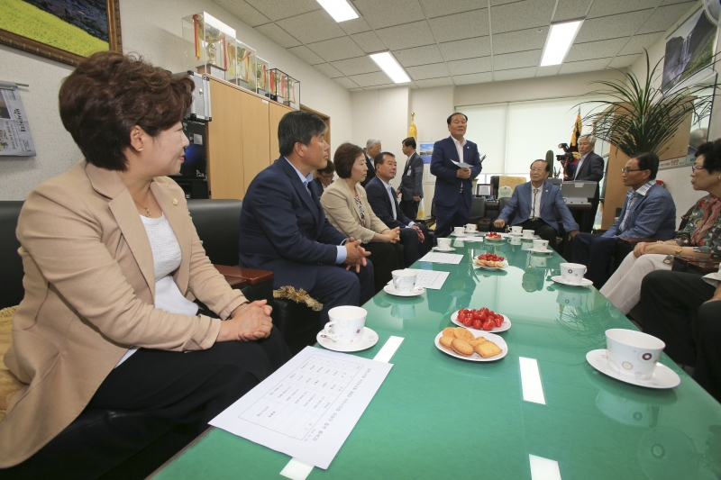 20180705-108[AP7U7180-구미시의회 의장단 일행 대한노인회 구미시지회 인사차 방문.JPG