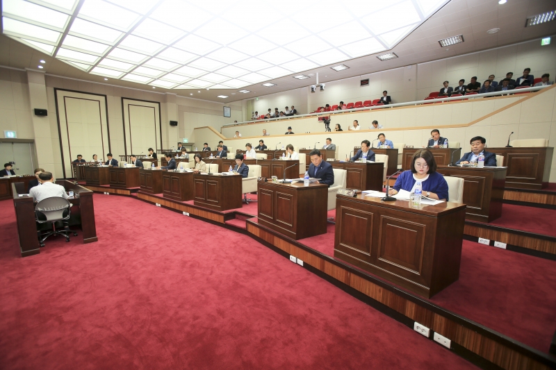 20180712-040[AP7U7674-제224회 임시회 제1차 본회의시 시정업무보고 청취.JPG