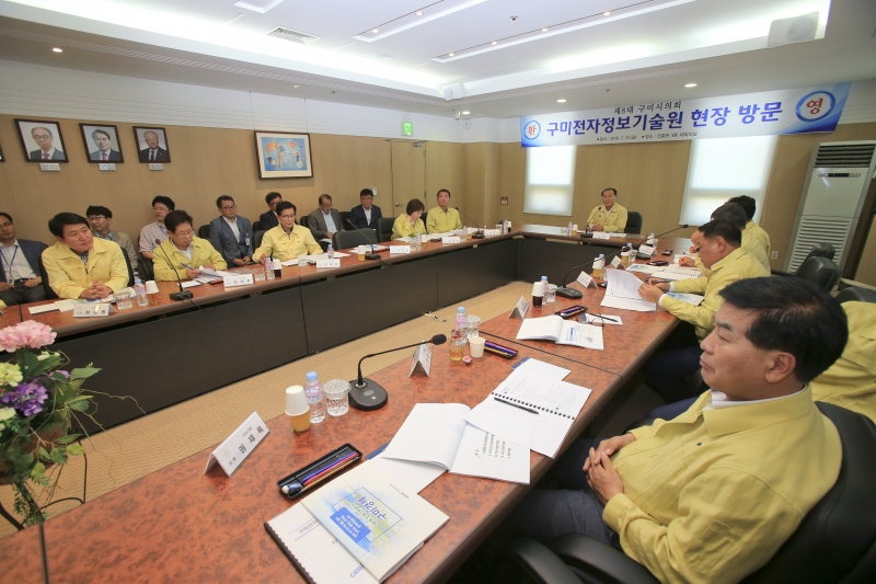 20180713-057[AP7U7800-제224회 임시회시 전체의원 구미전자정보기술원 방문.JPG