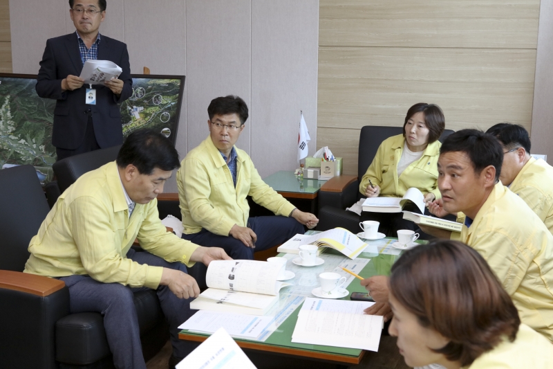 20180719-069[AP7U7718-제224회 임시회 기획행정위원회 박정희대통령 유품보관실 방문.JPG