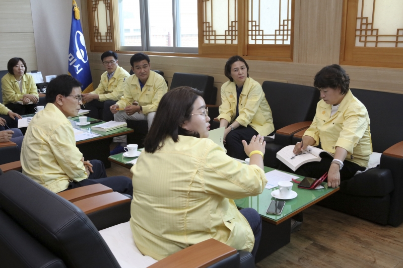20180719-078[AP7U7718-제224회 임시회 기획행정위원회 박정희대통령 유품보관실 방문.JPG