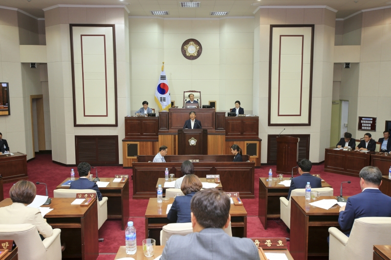 20180723-020[AP7U7718-제224회 임시회 제2차 본회의시 양진오 의원 삼성전자 네트워크사업부 수도권 이전 반대 결의문 제안설명.JPG