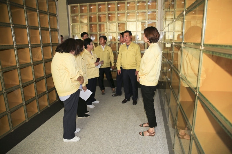 20180723-068[AP7U7718-구미시의회 전체의원 공설숭조당 2관 공사현장 방문.JPG