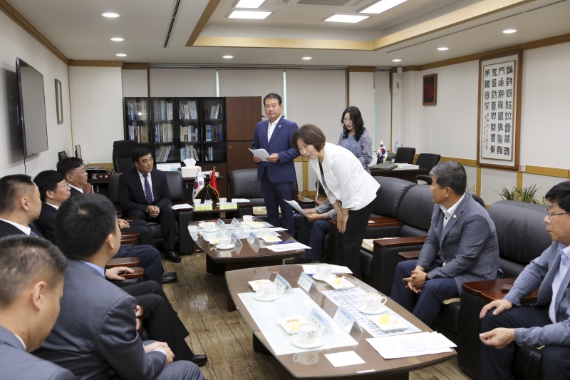 20180730-007[IMG_0697-중국 장사시 리유밍리 부시장 일행 의회방문.JPG