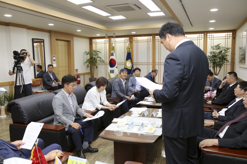 20180730-024[IMG_0724-중국 장사시 리유밍리 부시장 일행 의회방문.JPG