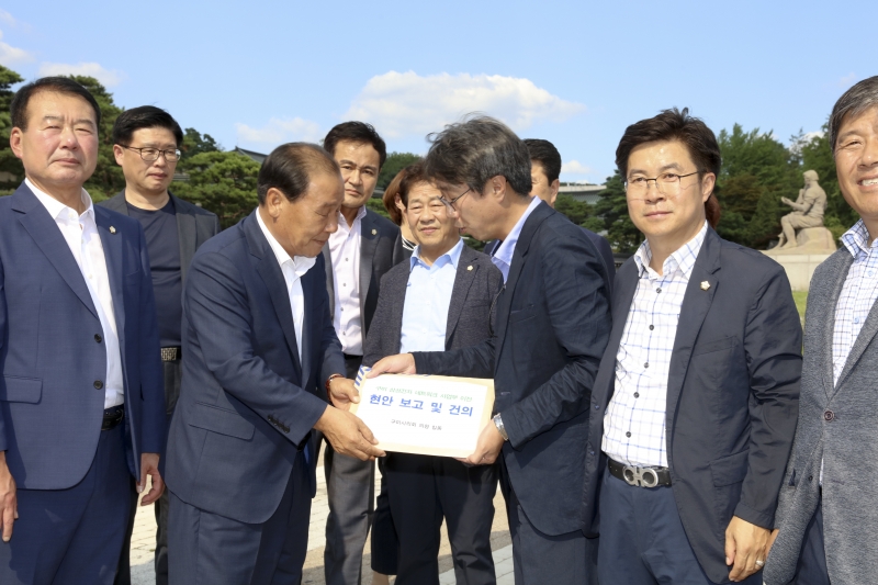 20180731-146[IMG_1018-구미시의회 의원 삼성전자 네트워크 사업부 이전 관련 청와대 방문.JPG