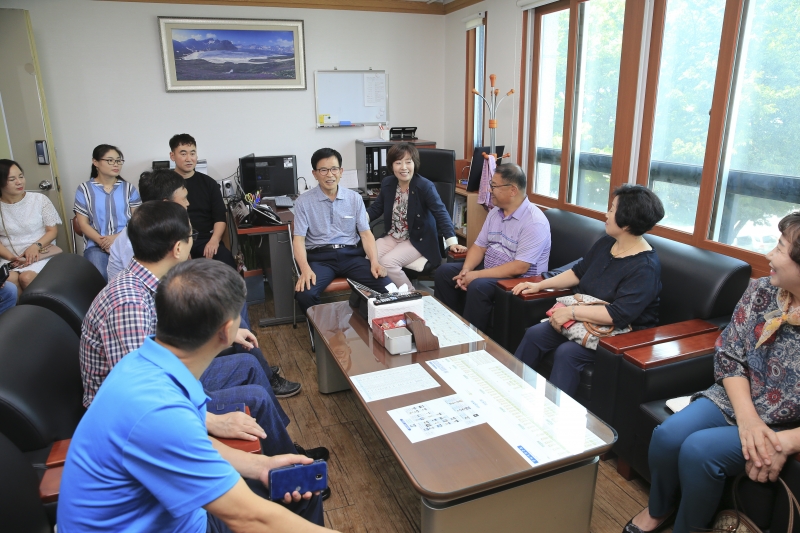 20180808-009[AP7U8752-상모사곡동민 일행 의회 방문 .JPG