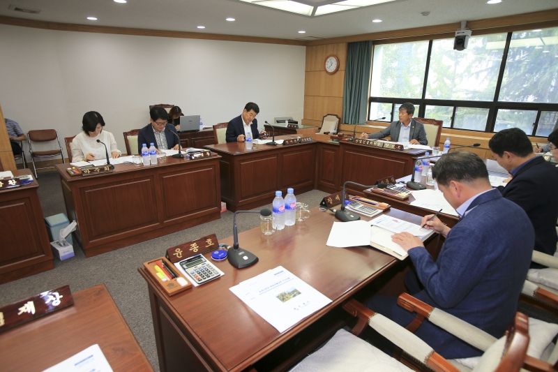 20180814-008[AP7U8950-산업건설위원회 간담회-관내 폭염피해대책 관련 보고건 .JPG