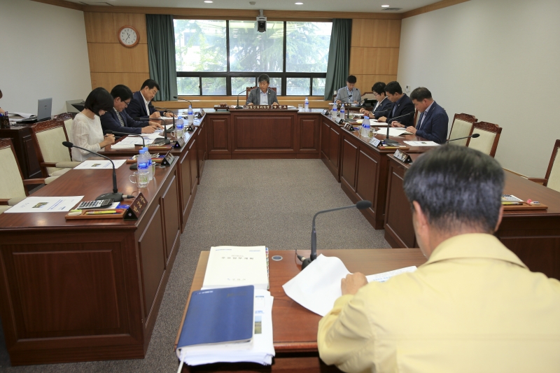 20180814-006[AP7U8946-산업건설위원회 간담회-관내 폭염피해대책 관련 보고건 .JPG
