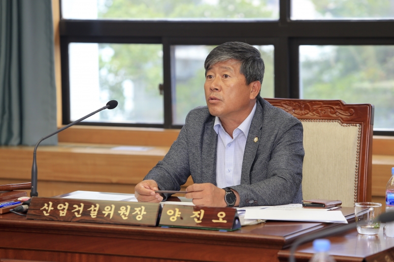 20180814-013[AP7U8963-산업건설위원회 간담회-관내 폭염피해대책 관련 보고건 .JPG