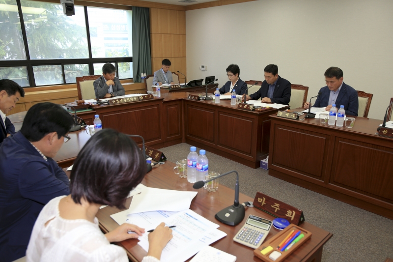 20180814-009[AP7U8953-산업건설위원회 간담회-관내 폭염피해대책 관련 보고건 .JPG