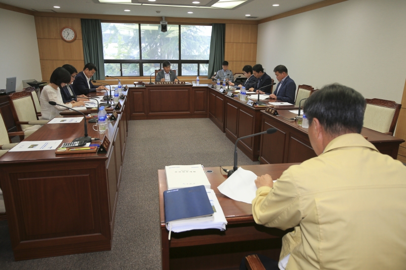 20180814-004[AP7U8942-산업건설위원회 간담회-관내 폭염피해대책 관련 보고건 .JPG