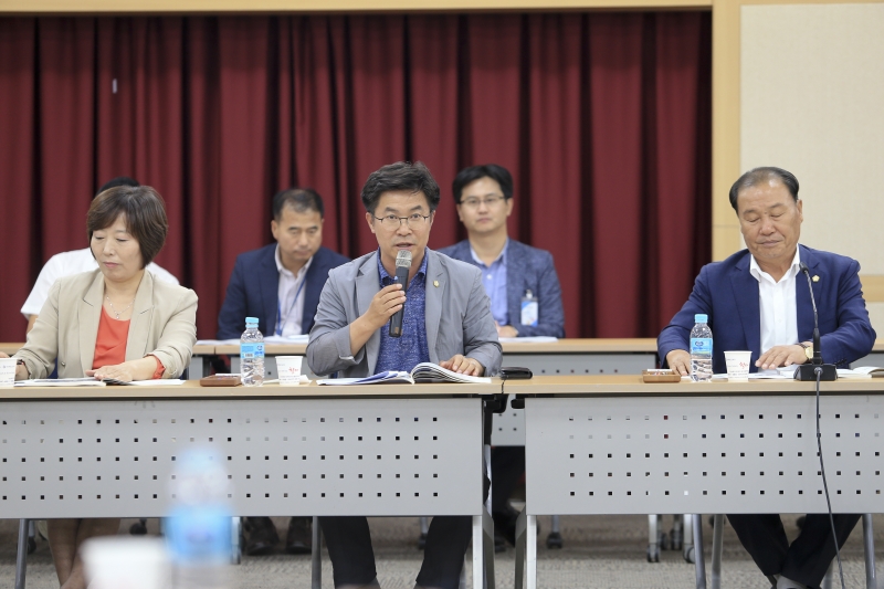 20180822-057[AP7U9151-구미시의회 의원들과 장세용 구미시장 간담회.JPG