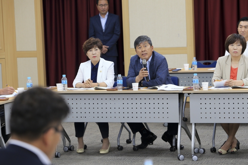20180822-048[AP7U9131-구미시의회 의원들과 장세용 구미시장 간담회.JPG