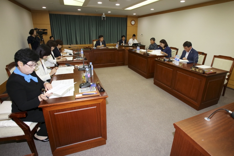 20180823-005[IMG_1149-폐회중 의회운영위원회 활동.JPG